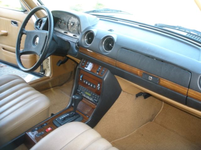 1982 Mercedes-Benz 300-Series Base Wagon 4-Door - photo 10