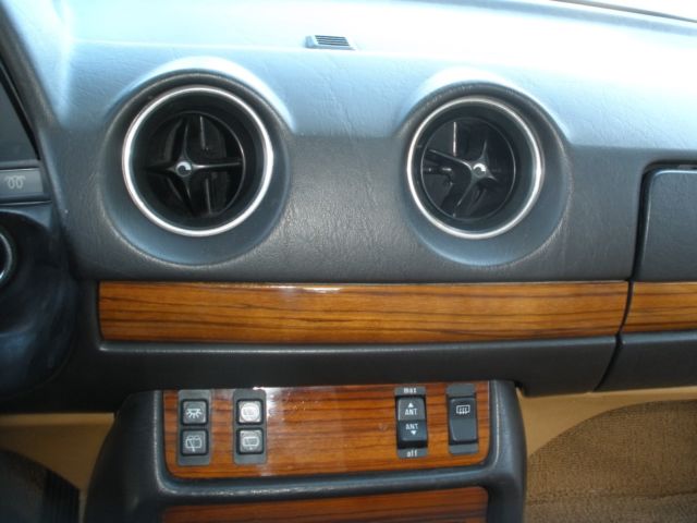 1982 Mercedes-Benz 300-Series Base Wagon 4-Door - photo 13