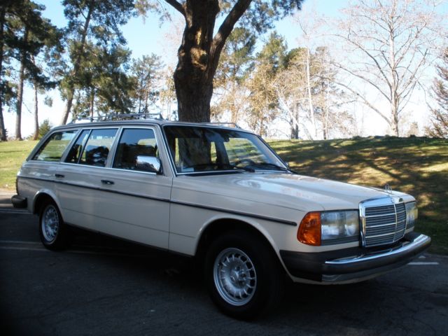 1982 Mercedes-Benz 300-Series Base Wagon 4-Door - photo 2