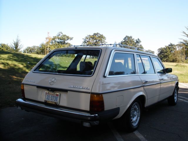 1982 Mercedes-Benz 300-Series Base Wagon 4-Door - photo 3