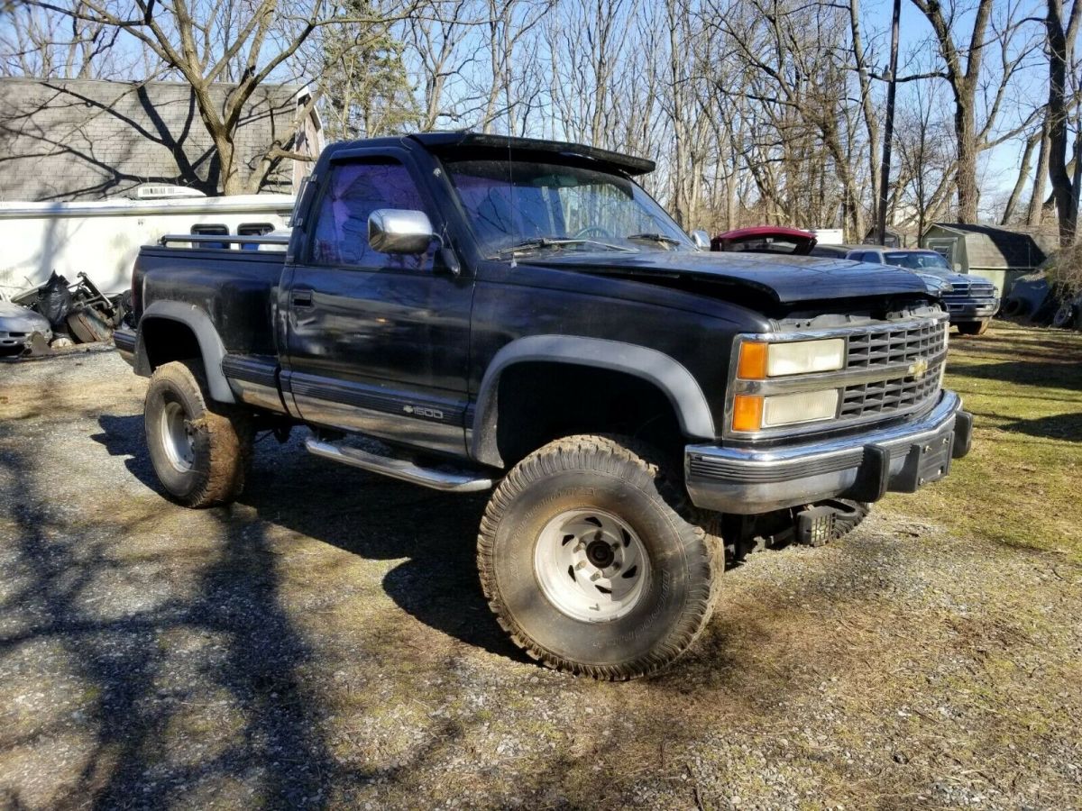 THIS IS A 1992 CHEVY STEPSIDE PICKUP TRUCK, IT IS A 1500 BODY STYLE. 1992 Chevrolet Silverado 1500