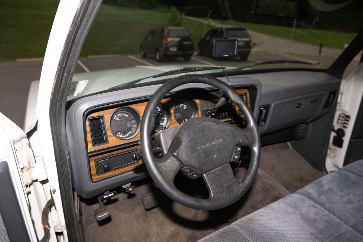 1992 Dodge Ram 2500 - photo 7