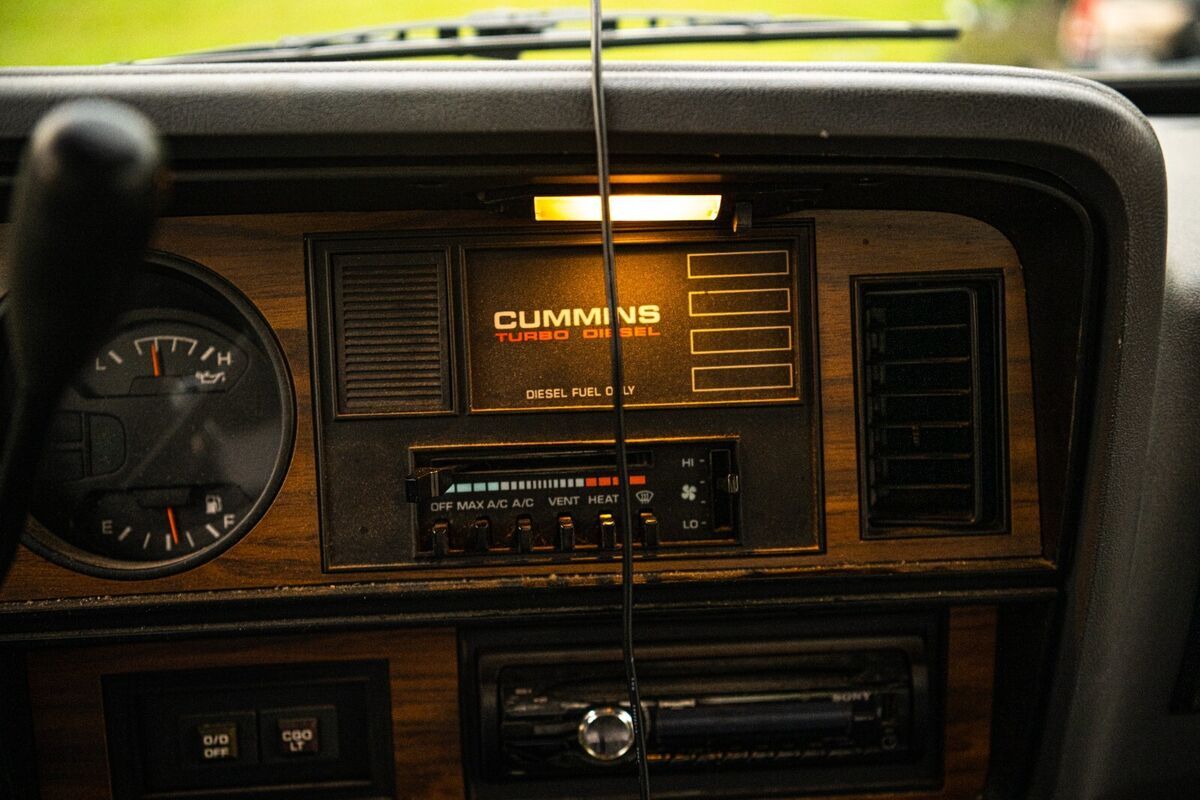 1992 Dodge Ram 2500 - photo 9