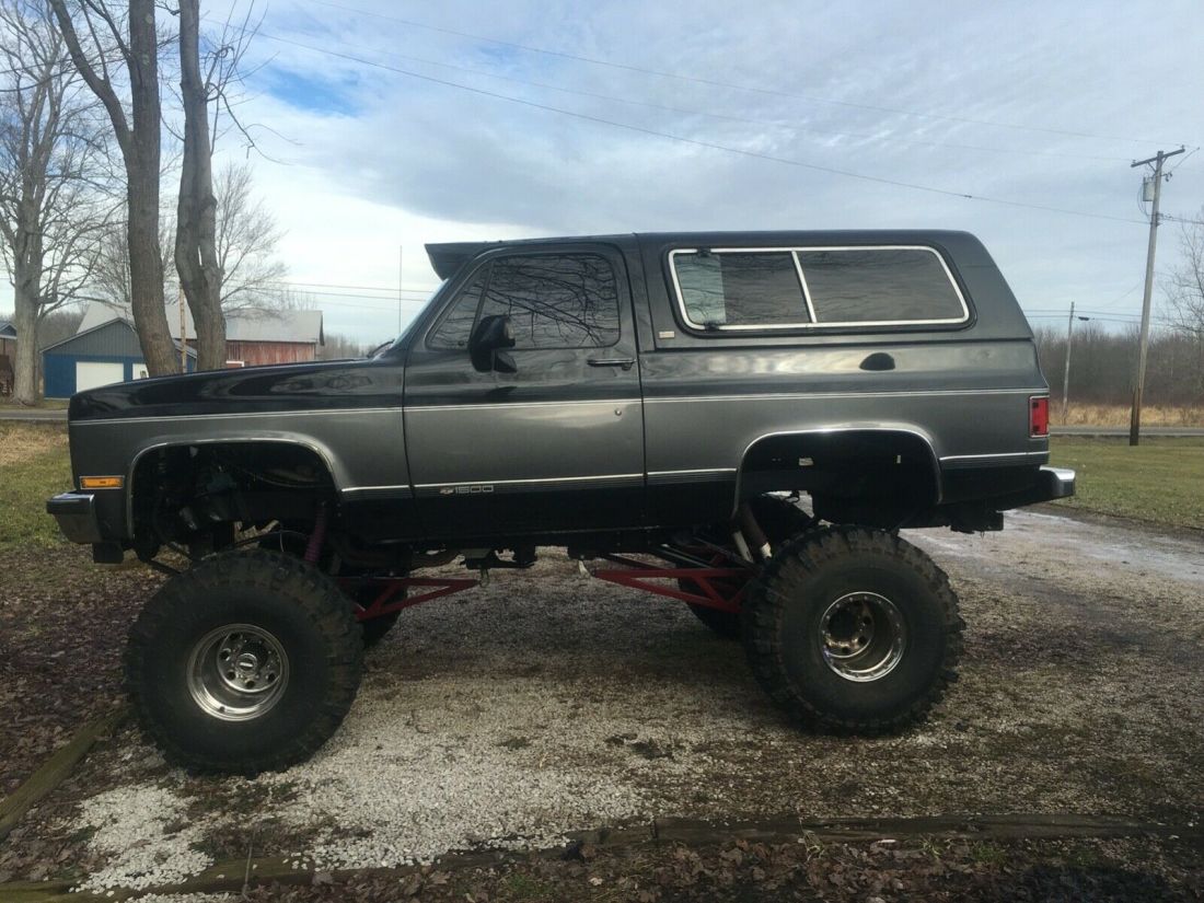 This is not a V10...its a v8.it won't let me change the title... 1990 Chevrolet Blazer V10
