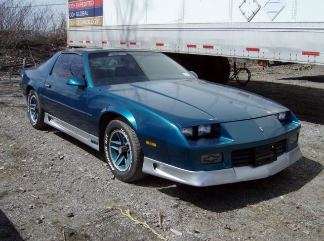 This is the 25th Anniversary Edition and the 3rd Generation 1992 Chevrolet Camaro RS