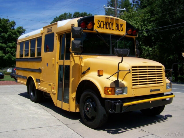 1991 International Harvester 3700 1-OWNER 80K 7.3L DIESEL AC SHORT SCHOOL CHURCH - photo 4