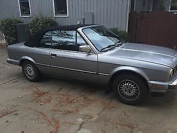 Top condition 1988 BMW 325i Convertible - 3.2 L in-line 6 cylinder engine 1988 BMW 3-Series