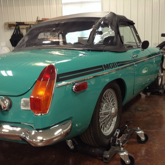 1972 MG MGB NEW INTERIOR - photo 2