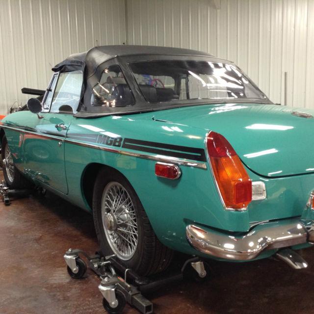 1972 MG MGB NEW INTERIOR - photo 3