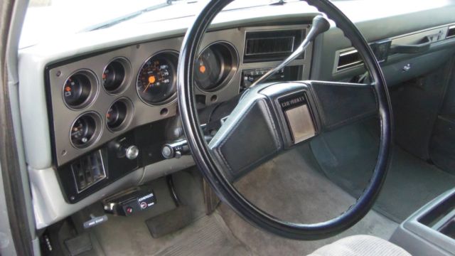 1985 Chevrolet Suburban C-20 - photo 8