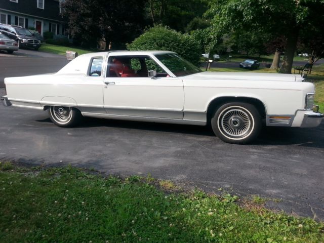 1977 Lincoln Continental Town Coupe' - photo 2