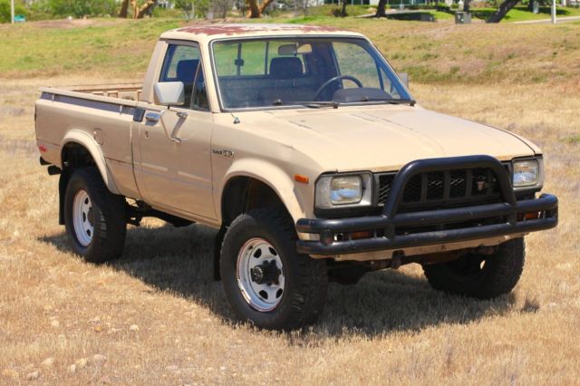 TOYOTA 1982 - SR5 - 4WD Pickup / HiLux Short bed - Collectible & Rare - JT4RN38 1982 Toyota SR5 4WD Pickup / HiLux SR5