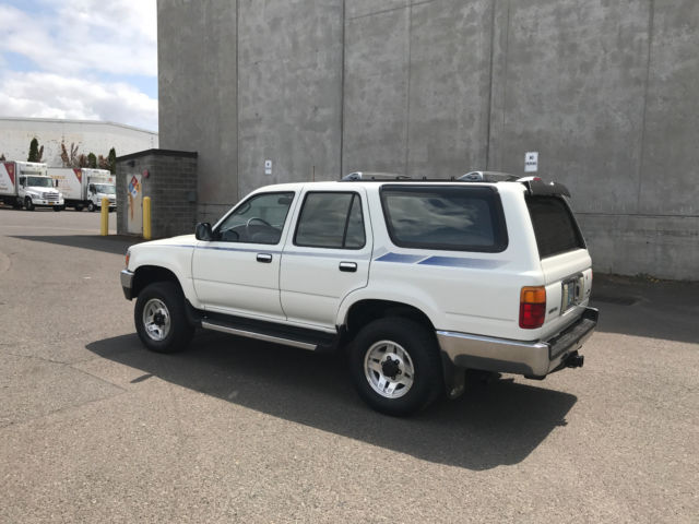 1994 Toyota 4Runner SR5 4WD V.6 Moon Roof Low Miles - photo 4