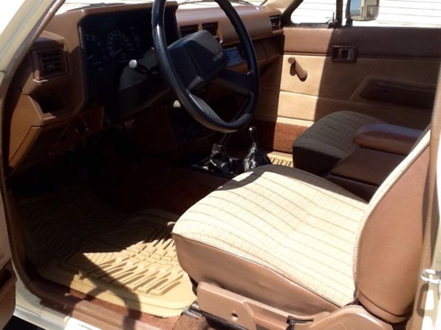 1985 Toyota Pickup SR5 Pickup Truck - photo 13