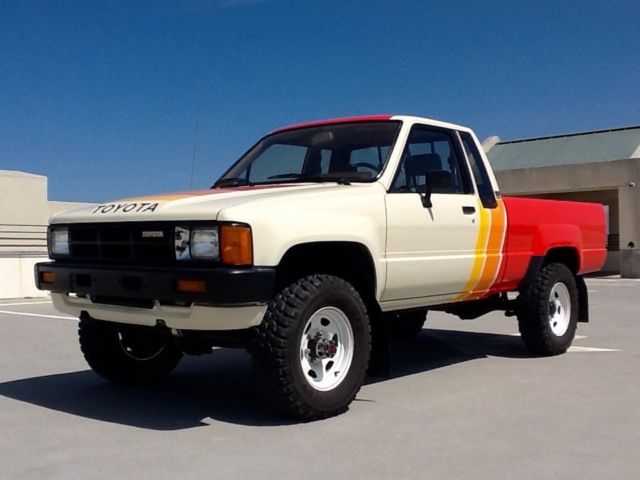 1985 Toyota Pickup SR5 Pickup Truck - photo 2