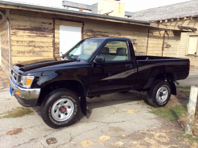 1993 Toyota Pickup DLX - photo 2