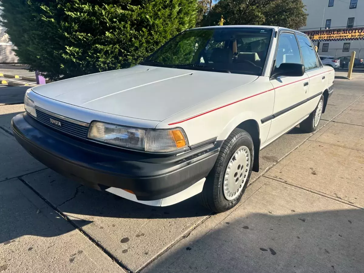 Toyota Camry Deluxe 4 cylinder auto ac only 115k looks/runs great, jap classic 1990 Toyota Camry DLX