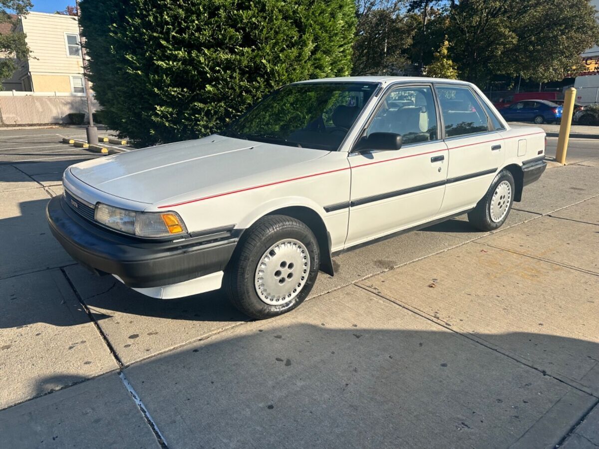 1990 Toyota Camry DLX - photo 2