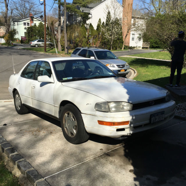 Toyota Camry white 1992 ,Was cared for,Drives fine, needs minor fixes. Happy car 1992 Toyota Camry