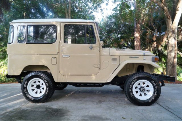 Toyota Land Cruiser FJ40/ BJ40 1976 Toyota Land Cruiser