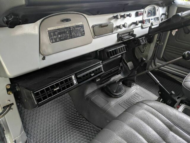 1980 Toyota Land Cruiser FJ40 - photo 10