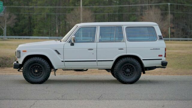 1989 Toyota Land Cruiser FJ62 Wagon - photo 3