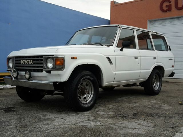 TOYOTA LANDCRUISER LAND CRUISER FJ60 4X4 144K MILES WHITE OVER BLUE INTERIOR 1985 Toyota Land Cruiser BLUE