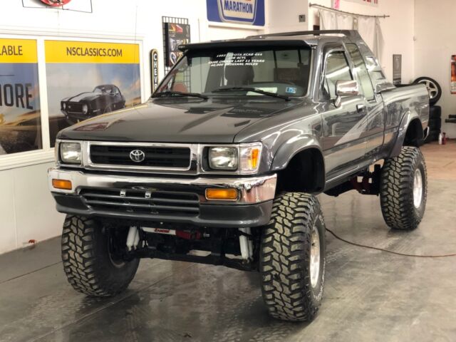 1993 Toyota Pickup -4X4 LIFTED-40,250 ACTUAL MILES-NEW TIRES-VIDEO - photo 3