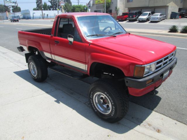 1987 Toyota hilux pickup truck 4x4 - photo 8