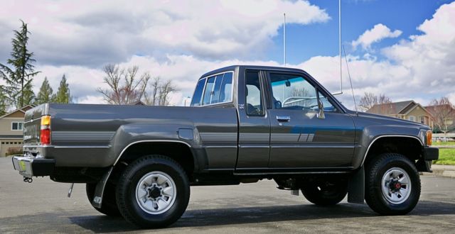 1986 Toyota Pickup Truck Deluxe - photo 2
