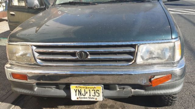 TOYOTA T100 YEAR 94- IT IS LIKE TOYOTA TACOMA 95 BUT BIGGER. OR TOYOTA TACOMA 94 1994 Toyota Tacoma Manual transmission