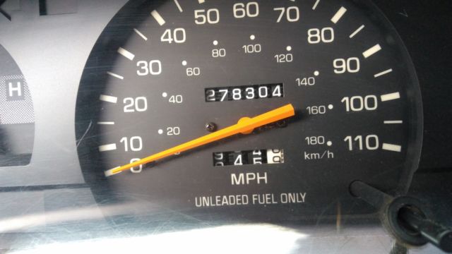 1993 Toyota Tacoma 2 door long bed, side vent windows in front - photo 2