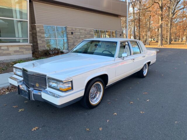 TRIPLE WHITE RARE COLOR WITH BLACK DASH SHARP CAR 5.0 LITRE TUXEDO EDITION 1991 Cadillac Brougham