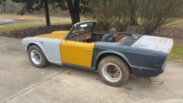 1972 Triumph TR-6 Convertible - photo 2