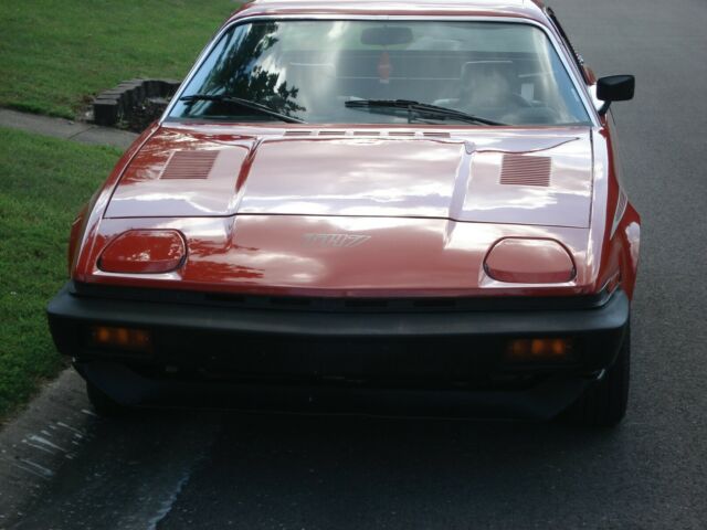 Triumph TR7 1977 Flamenco red. runs good and looks great. 1977 Triumph TR7