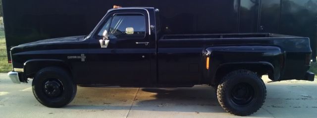 TRUCK, CHEVROLET C30, DUALLY, 454CI, 2WD, MANUAL TRANSMISSION, BLACK COLOR 1985 Chevrolet C/K Pickup 3500 Custom Deluxe