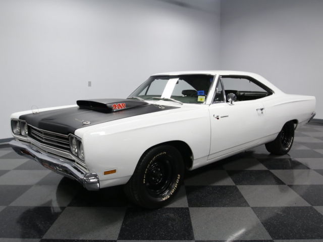 TRUE RARE A12, 440 SIX-PACK, 4 SPEED MAN, BUCKET SEATS, LIFT OFF HOOD, NICE, FUN 1969 Plymouth Road Runner A12