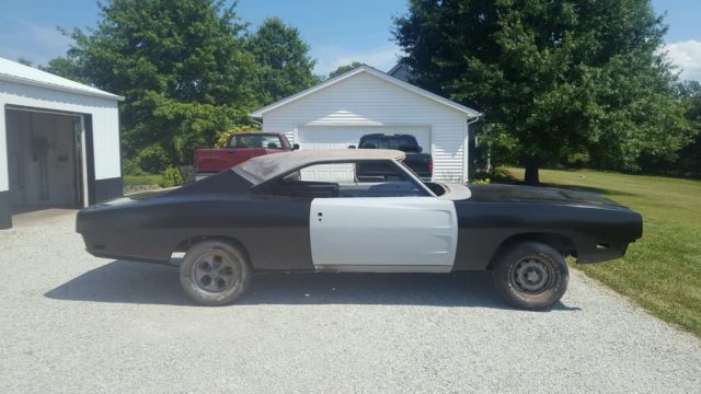 1969 Dodge Charger RT 440 4SPD DANA TRAC PACK - photo 2