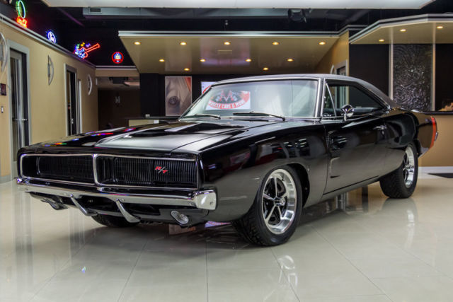 True R/T, Original Color, 440ci V8, 727 Auto, Dana 60, Tubular K-Member, Wilwood 1969 Dodge Charger R/T