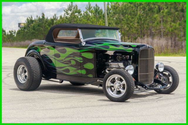 True Show Car, Custom Painted Flames, Chevy 350 V8, Thumpy Cam, Hooker headers! 1932 Ford Highboy Hot Rod Roadster Custom