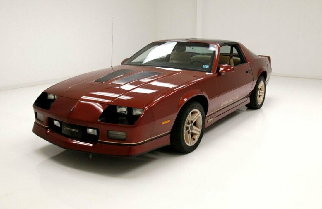 Tuned Port Injection 5.0 Liter V8/“T” Tops/Broadcloth Interior/Nice Exterior 1986 Chevrolet IROC Camaro