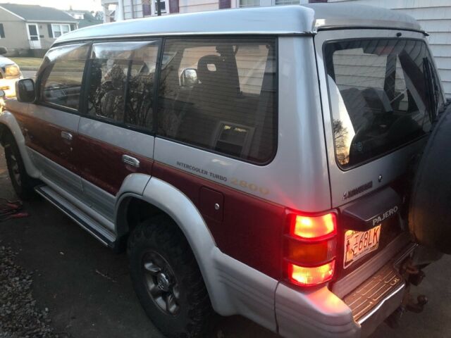 1993 Mitsubishi Montero - photo 2