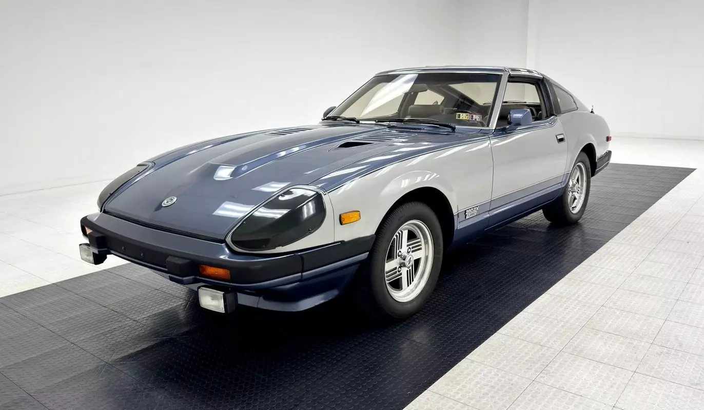 Turbocharged 2.8L SOHC I6/3-Speed Auto/T-Tops/Sporty & Fun/Classic Z-Car Style 1983 Datsun 280ZX Turbo Coupe