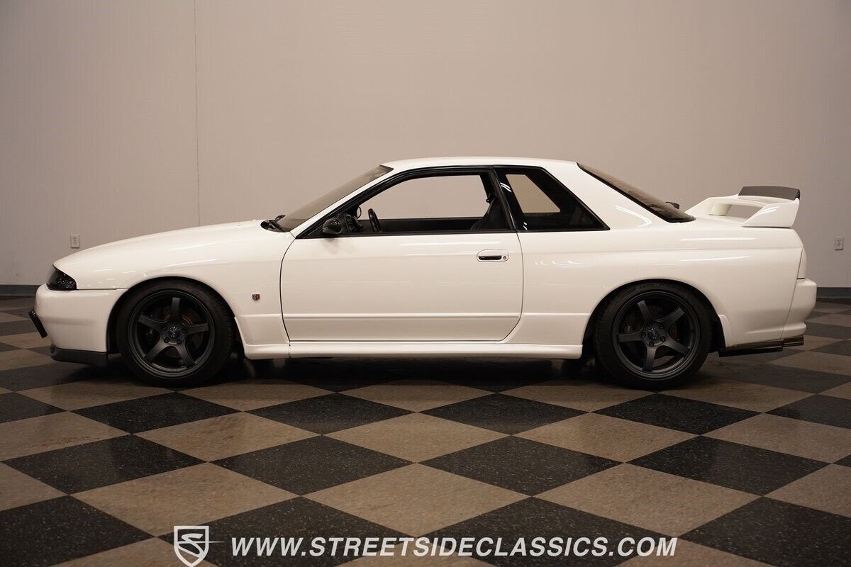 1993 Nissan Skyline GT-R - photo 3