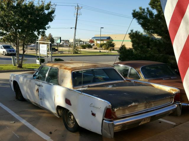 1961 Lincoln Continental 4 door sedan / convertible - photo 2