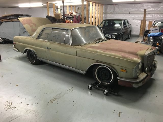 Two (2) Mercedes 300SE coupes 1963 and 1964 1964 Mercedes-Benz 300-Series