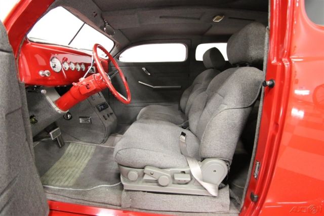 1938 Ford Sedan - photo 4