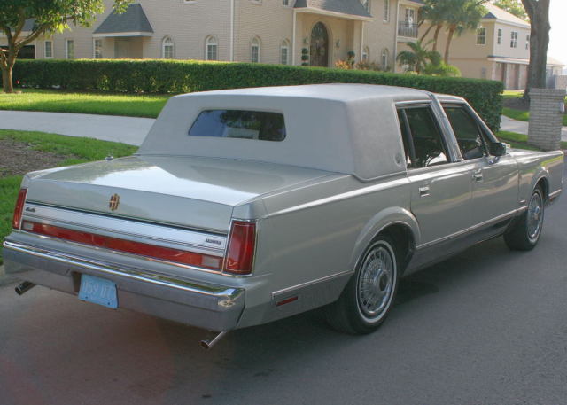 TWO OWNER SPECIAL EDITION - 1988 Lincoln AHA Formal Towncar - 44K ORIG MI 1988 Lincoln Town Car AHA FORMAL - FLORIDA - 44K MI