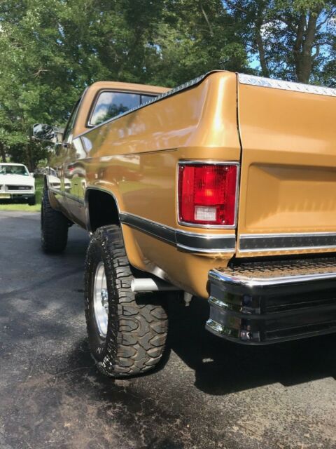 1984 Chevrolet C/K Pickup 2500 Scottsdale - photo 2