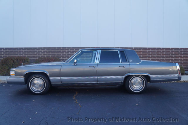 TWO OWNER~LEATHER~LAST YEAR~FUEL INJECTED~WOW~POWER EVERYTHING~RARE COLOR COMBO~ 1992 Cadillac Brougham LEATHER RARE COLOR COMBO CD PLAYER CLEAN WOW